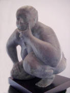 Mujer observando, bronce a la cera perdida, 43 x 34 x 34 cm