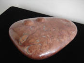 Semilla, marmol rojo, 30 x 22 x 10 cm